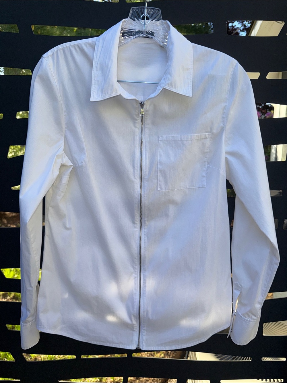 Tahari White Zip-Front Women's Blouse Sz S/P hidden snap cuffs